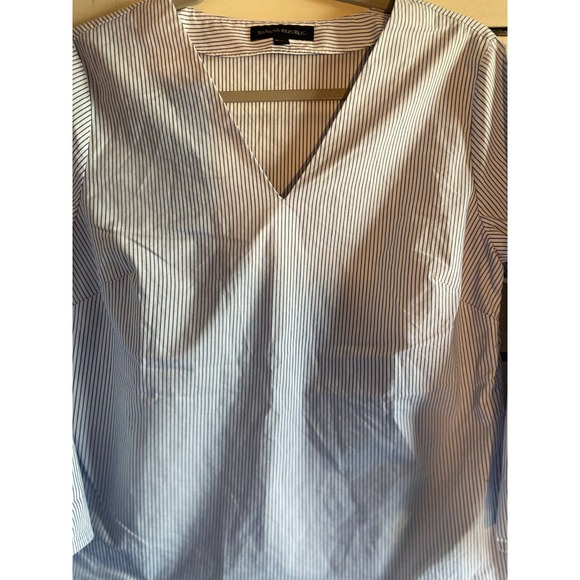 Banana Republic women’s blouse size Small v neck bell sleeves pinstripe light wt - Picture 2 of 6